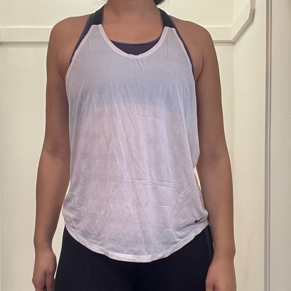 🔥 Stylish Nike Tank Top – Women’s Size Medium 🔥 - Picture 1 of 12